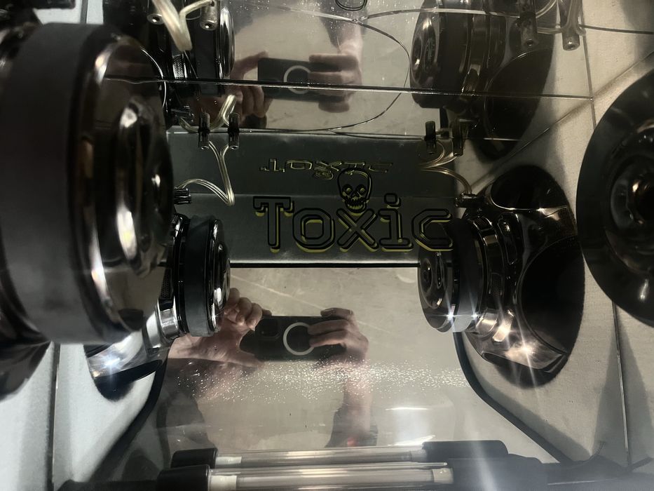 Потужний сабвуфер Toxic та sony підстлювач