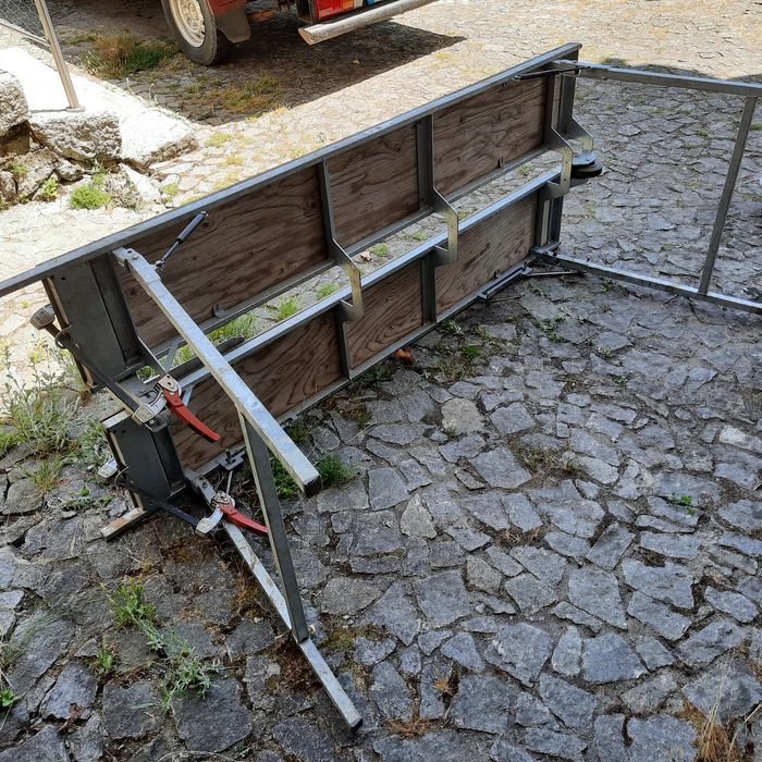 Mesa de trabalho, em bom estado