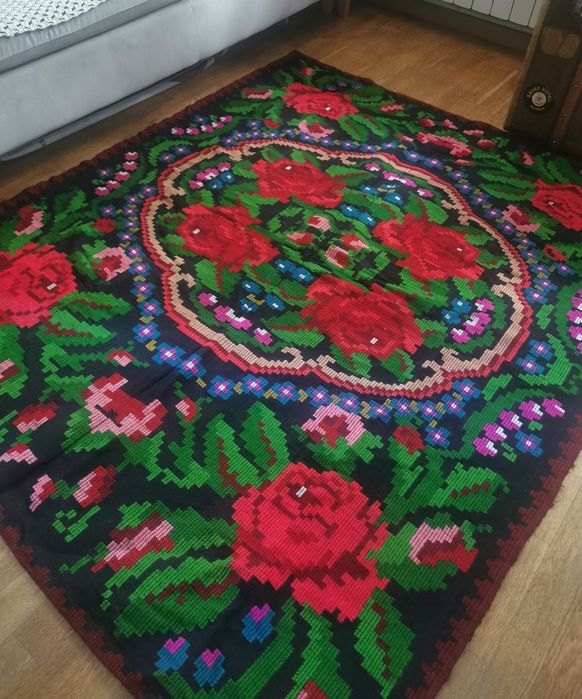 Ludowy dywan kilim w róże wełna