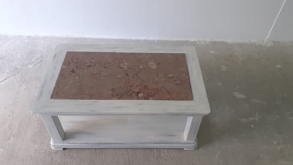 Mesa de centro com pedra mármore