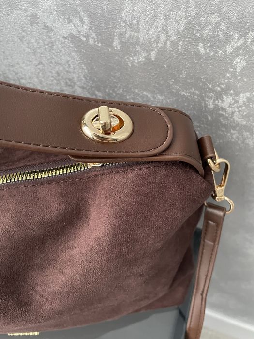 шоколадна замшева сумка через плече