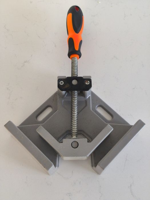 Ścisk kątowy stolarski  – imadło narożne