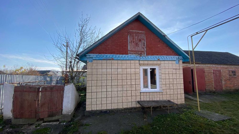 Продається будинок у центрі села Приборівка