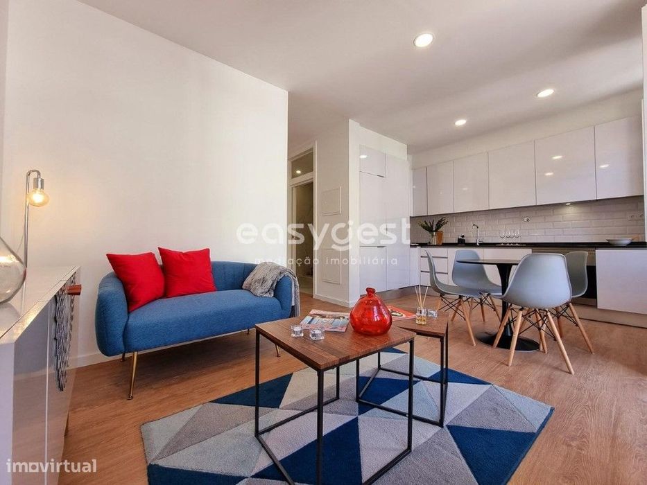 Apartamento T2 Renovado, com varanda e Vista Rio - São Vicente