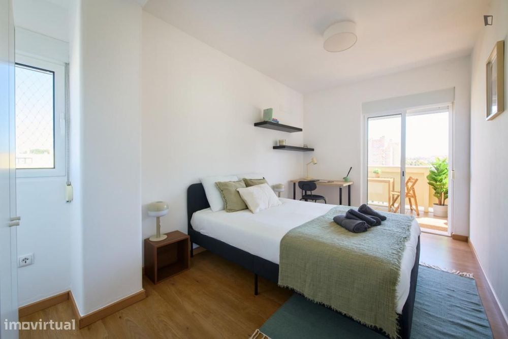 Room - located in Alvalade, Lisbon