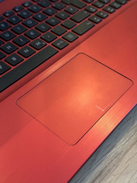 Продам ноутбук asus r556l