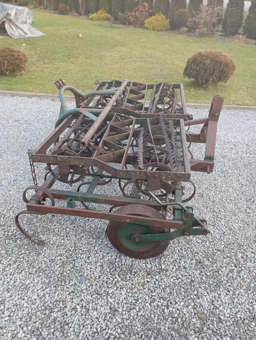 Kultywator z walkiem