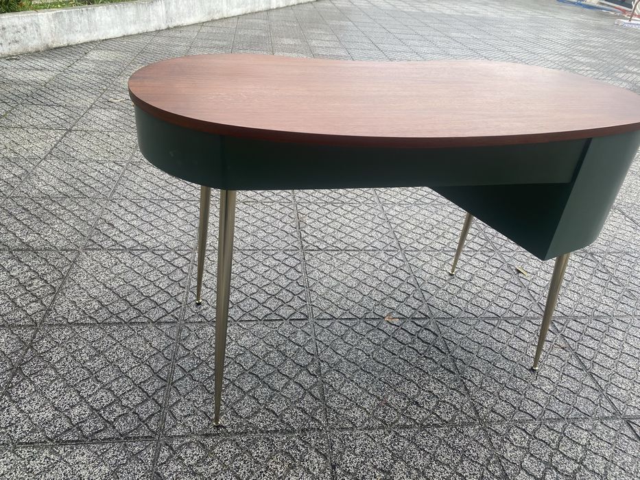 Mesa de trabalho quase nova
