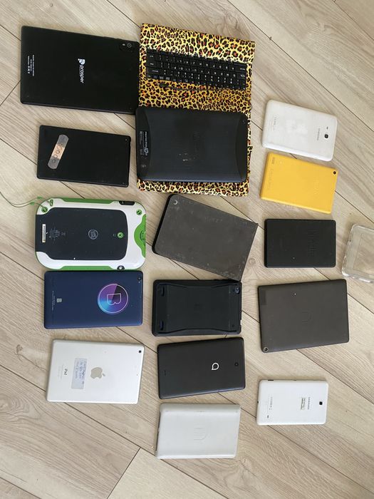 Продам лот 15 планшетів, всі робочі, привезені з США