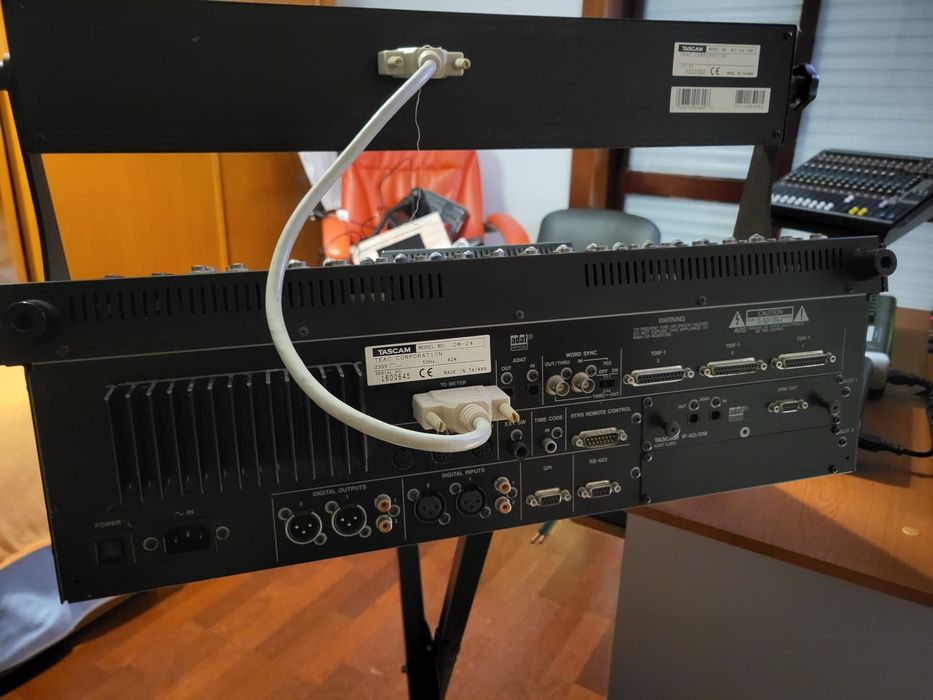 Mesa de estúdio mackie e tascam