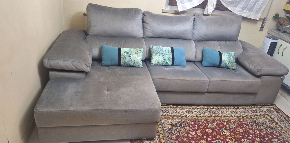 Sofá cinza com chaise longue