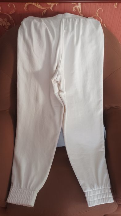 Спортивні штани Puma ESS+ Embroidery Pants розмір L білі, нові