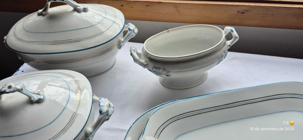 Conjunto de louça antiga