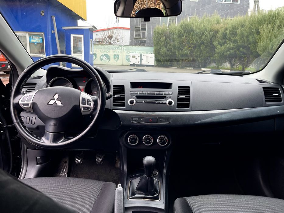 Mitsubishi Lancer продаж