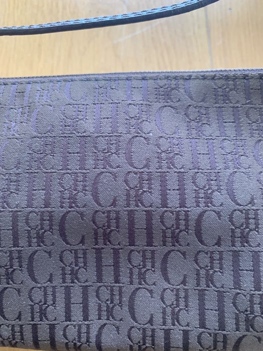 Mala de ombro. Marca Carolina Herrera.