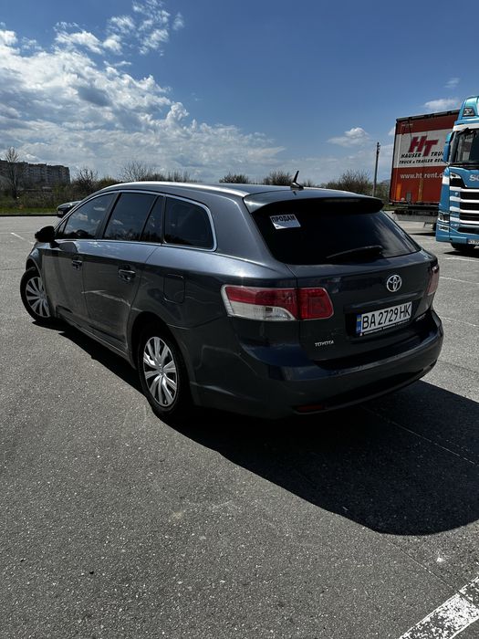 Toyota Avensis 1.8 бензин