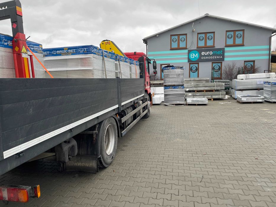 Pustaki ogrodzeniowe gładkie łupane daszki Styrobud Bruk-Bet montaż