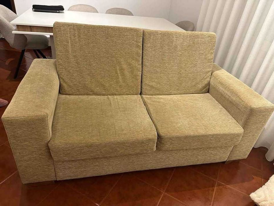 2 Sofás Beges em muito bom estado