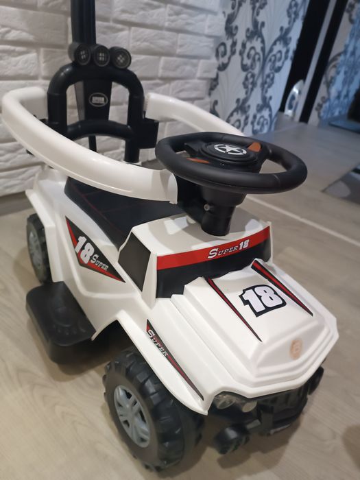 Детский толокар с родительской ручкой