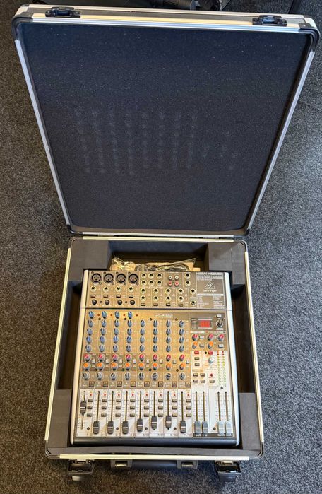 Behringer Xenyx X1622USB + Case Thomann