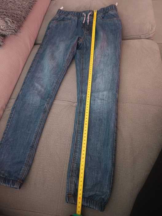 Spodnie jeansowe joggery ocieplane na polarku r.140 c&a