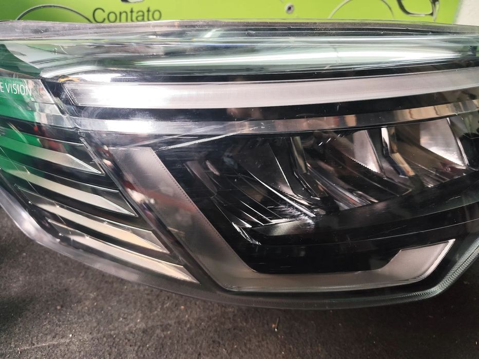 RENAULT TRAFIC III FAROL LED DIREITO - FF687