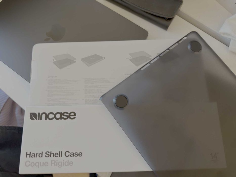 Etui Incase Edge Hardshell na MacBooka Pro 14 calowy
