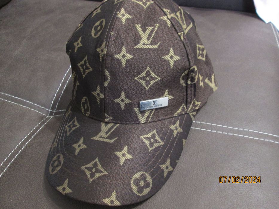 Бейсболку Louis Vuitton