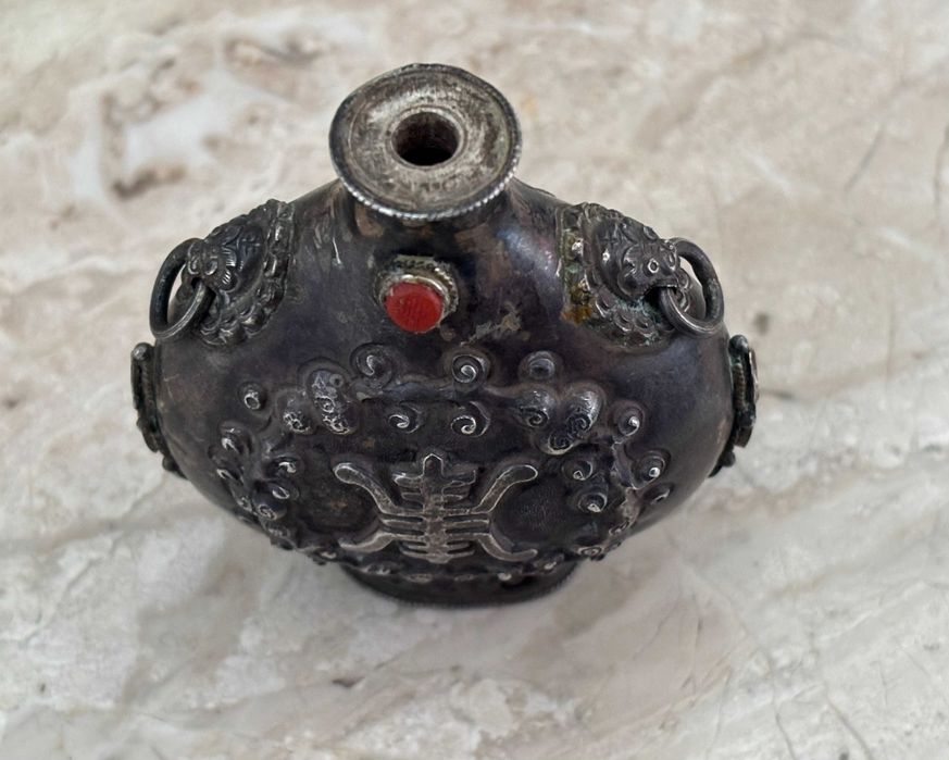 Srebrna tabakierka (pr. 800). Mongolia XIX wiek, unikat