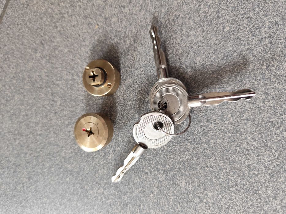 Роллетные замки, замки для роллет, роллеты замок 2 видов.