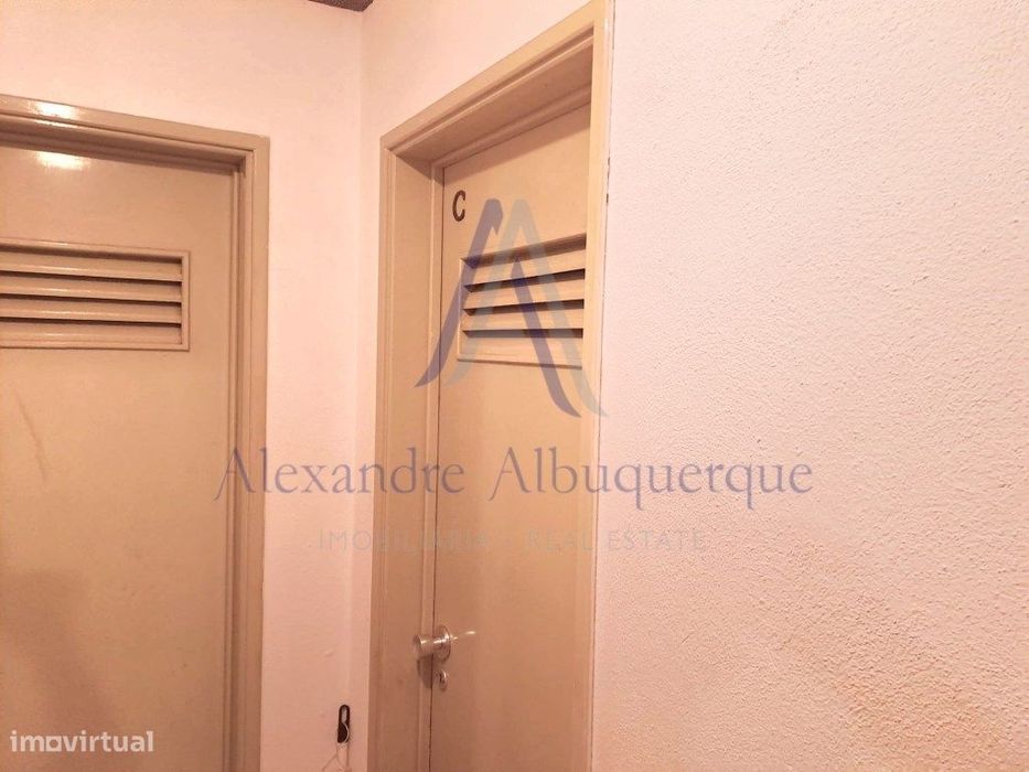 Apartamento T2 com Terraço, Arrecadação e Parqueamento | Sesimbra
