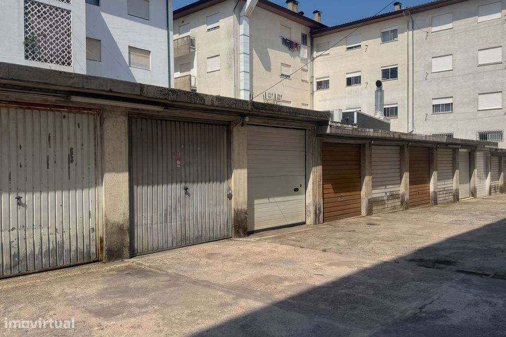 Apartamento T2 em Anadia com Garagem