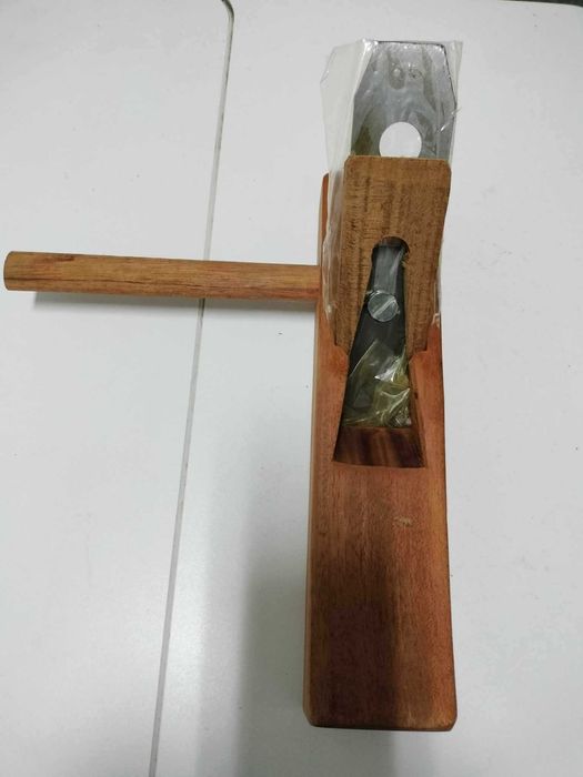 Plaina toda em madeira de carvalho trabalhada Nova