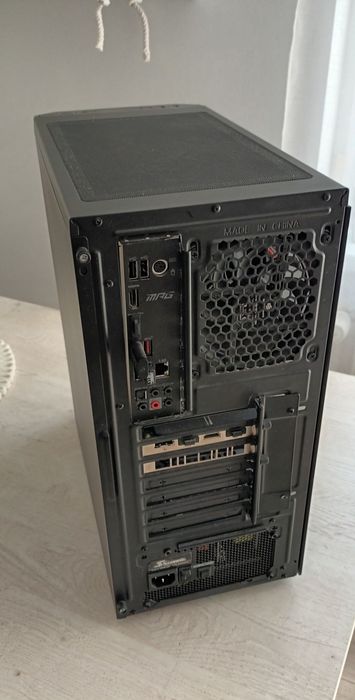 Komputer gamingowy + monitor