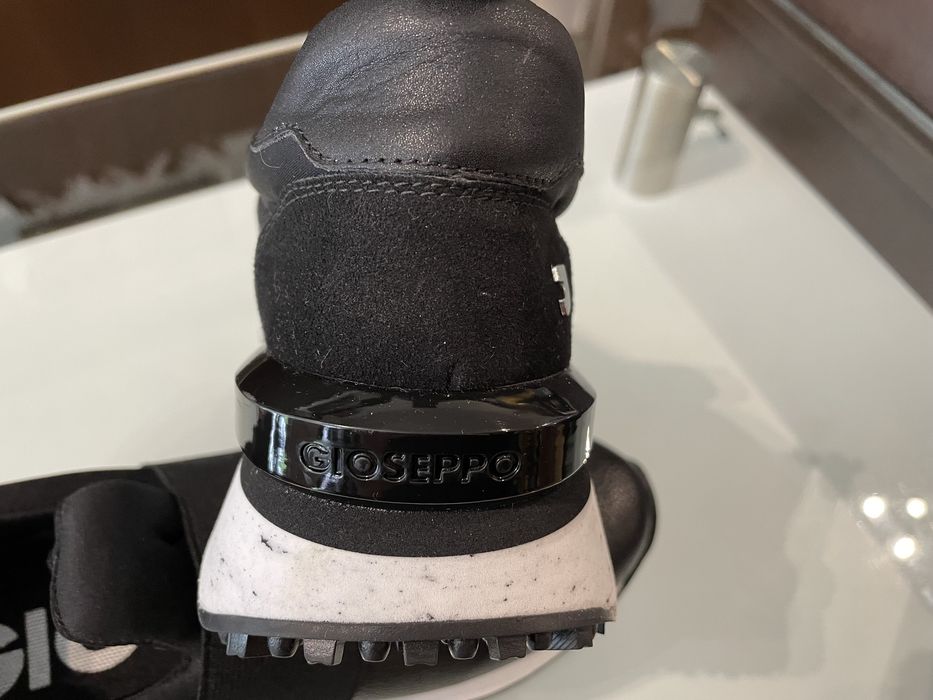 Sapatilha Gioseppo preta N35 e N40 novas