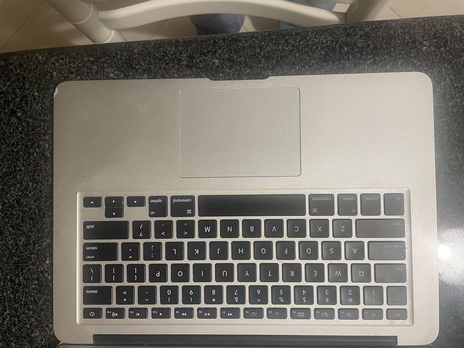 MacBook Air 13-inch Mid 2013 i5 • 4GB RAM • 128GB SSD • macOS Big Sur