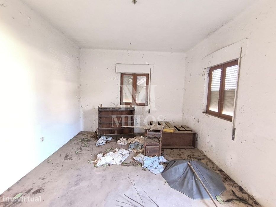 Moradia térrea para restaurar em zona privilegiada de Barroselas