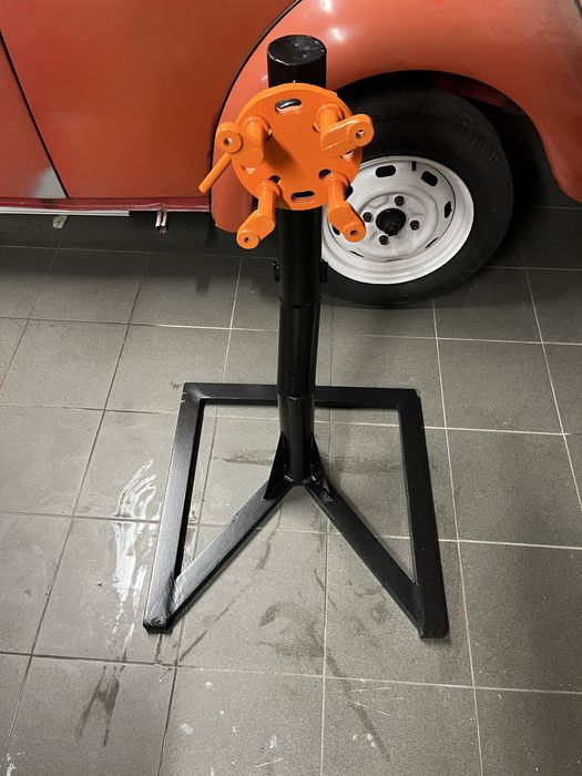 Apoio de motor clasico restaurado .