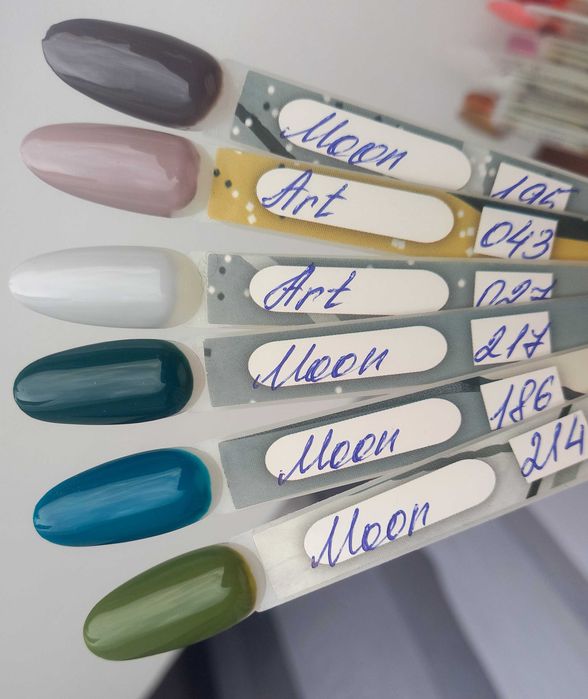 У зв’язку з алергією продаю залишки своєї колекції: гель-лаки, топи...