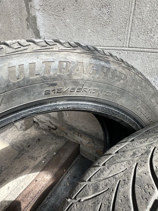 Продам зимние шины  б/у goodyear 215/55 R17