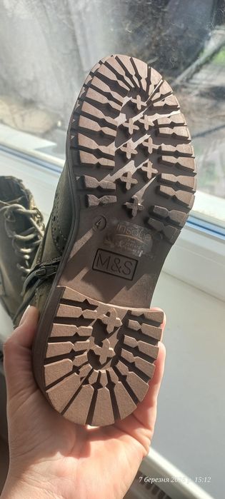 жіночі черевики у стилі броги