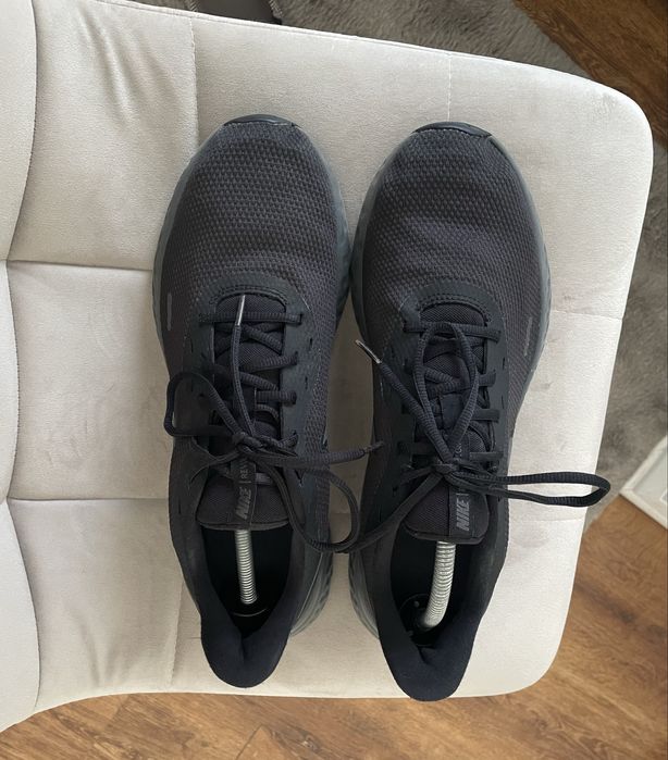 Кросівки Nike Revolution