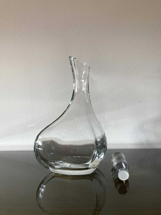 Garrafa em cristal marca Vista Alegre sem uso