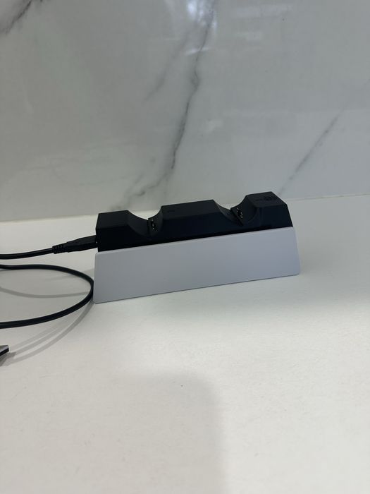 Зарядна станція для джойстиків