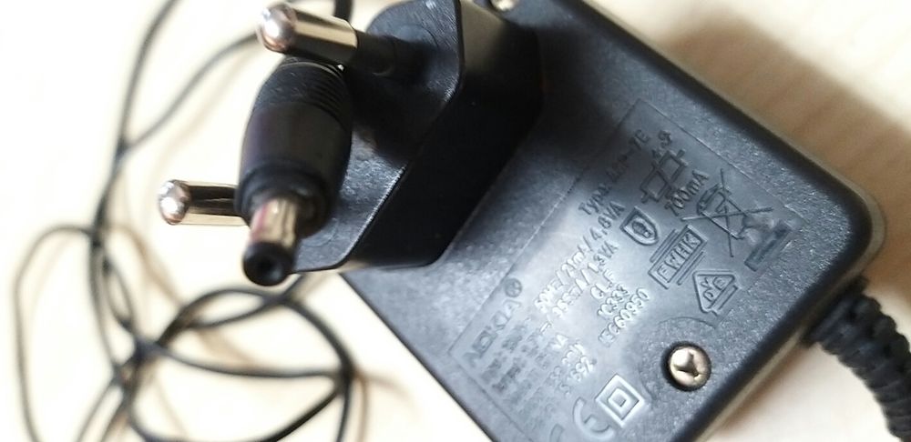 Telemóvel Nokia 6020.