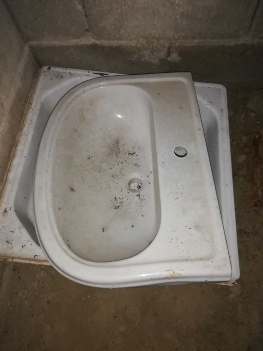 Lavatório branco cerâmica