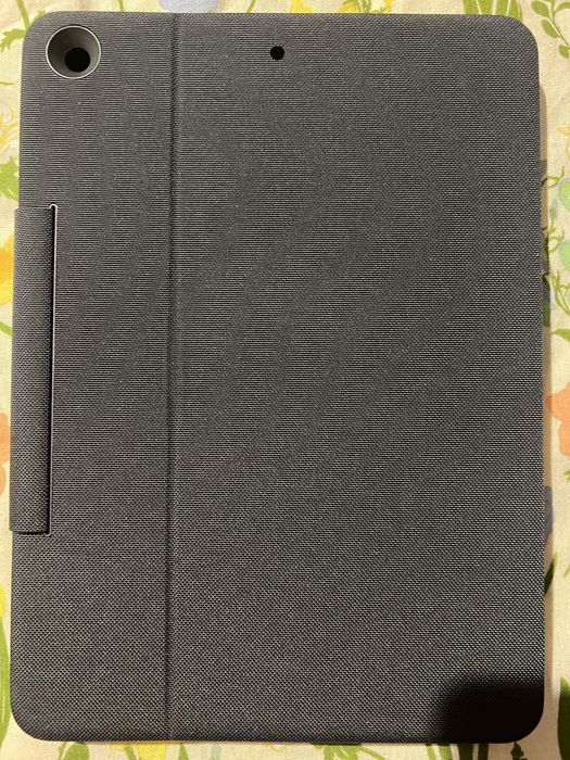 Na studencką kieszeń LOGITECH RUGGED FOLIO – ETUI Z KLAWIATURĄ DO iPad-a 9 gen. 8, 7