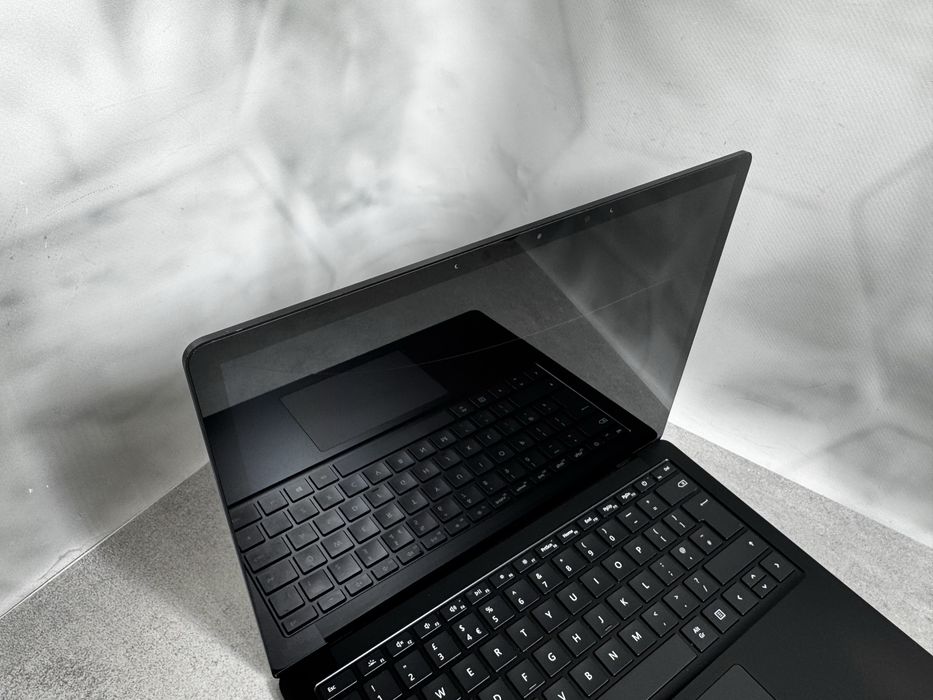 Ноутбук Microsoft Surface Laptop 3 / i5-1035G7 / 8GB / SSD 256GB / 13.5" 2K Touch / Windows 11 Pro