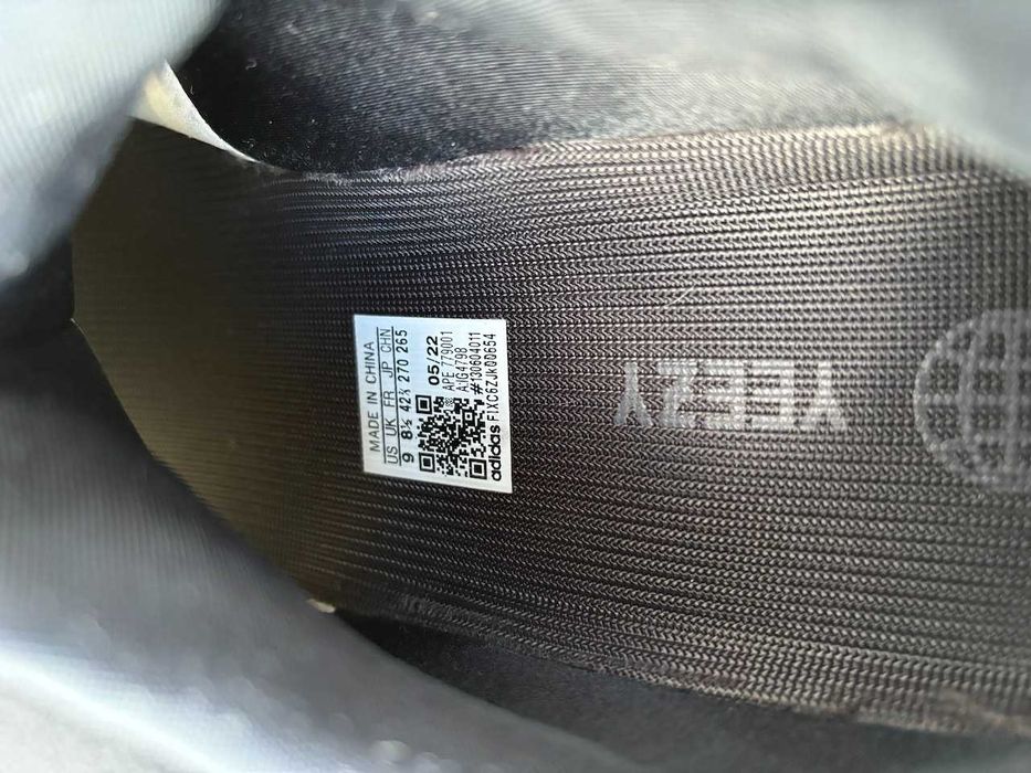 Yeezy Boost 700 MNVN Laceless Analog EUR 42 2/3