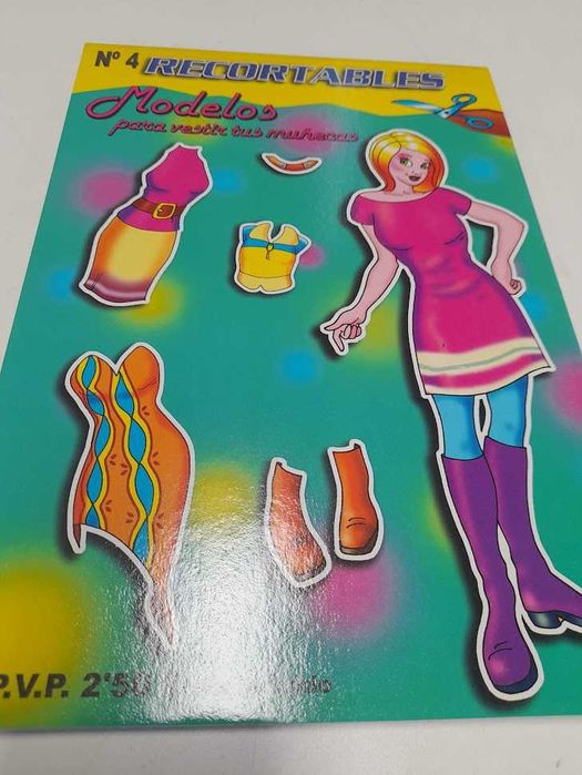 Colecção 8 livros recortáveis, roupa mulher